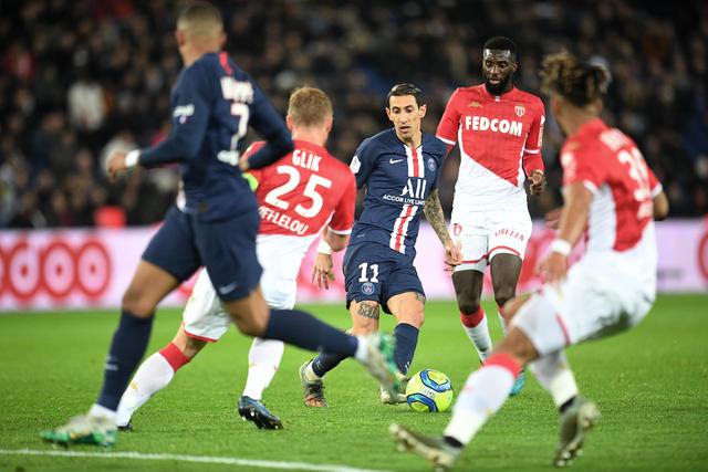 加里·内维尔：切尔西中轴线不够硬，距离赢得英超还很远（加里·内维尔：切尔西缺少强硬中轴，距离英超冠军仍有差距）