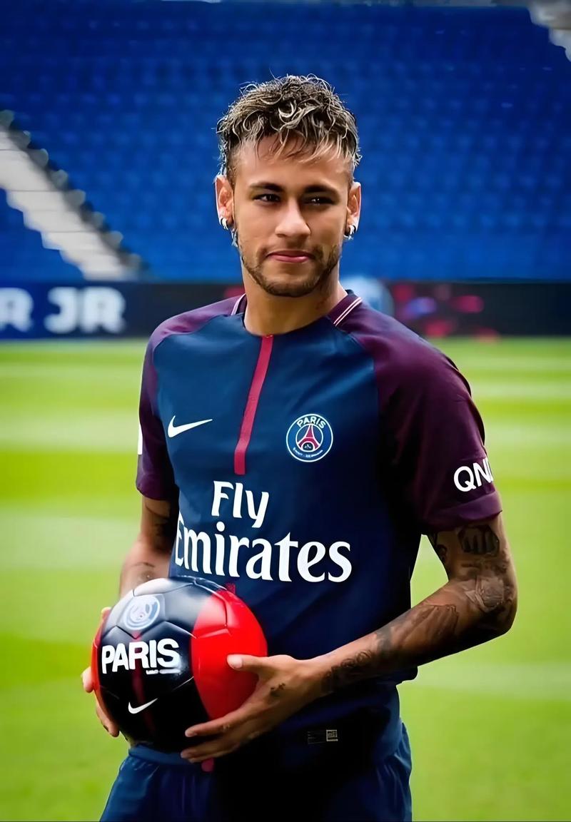 足球巴萨夏窗计划浮现，多名球员被列出售（巴萨夏窗计划出炉，多名球员将被挂牌出售）