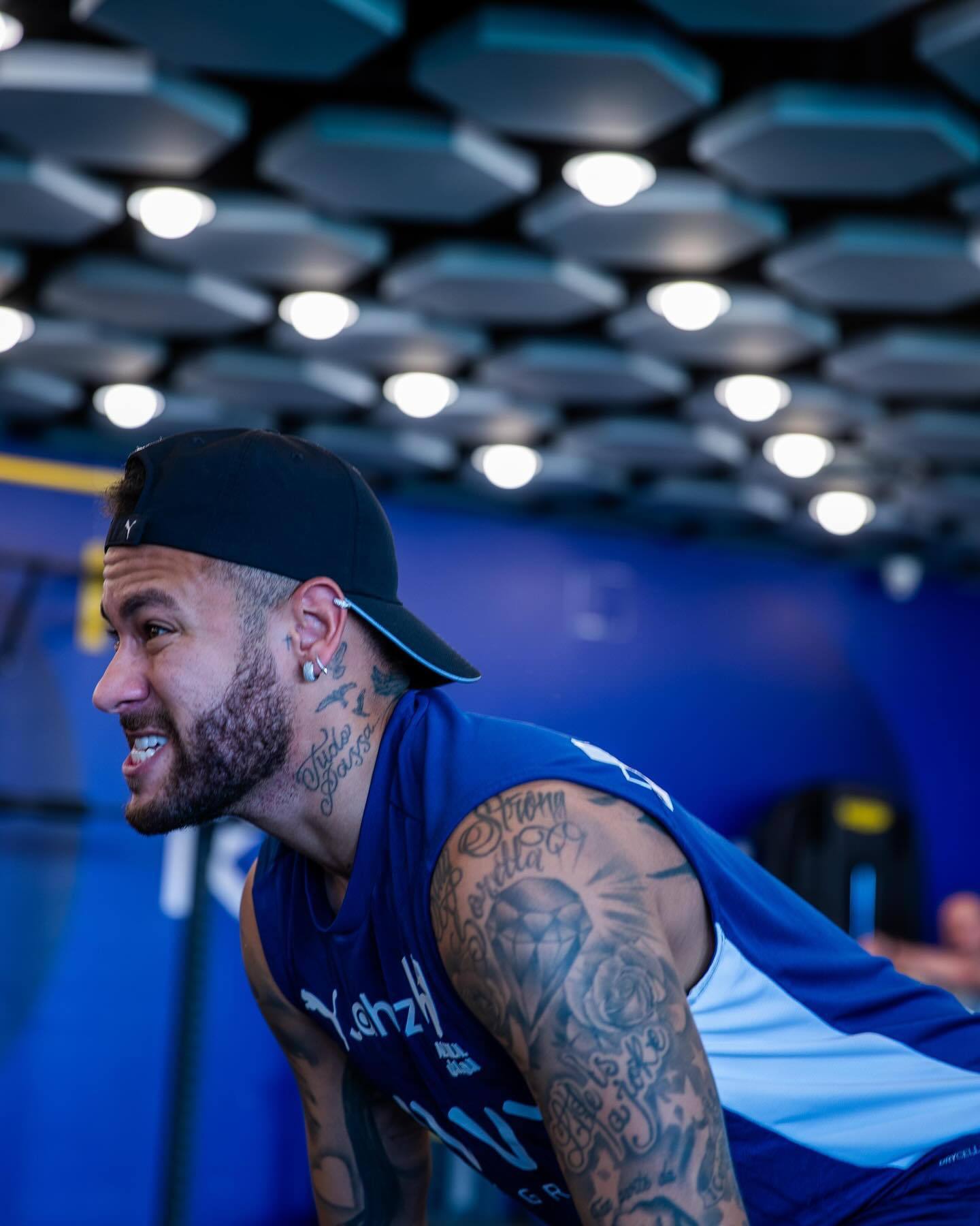 万项：距离理想中的球员还差很多；最后两场比赛不会放松（万项：离理想球员标准仍有不小差距，收官两战绝不松懈）