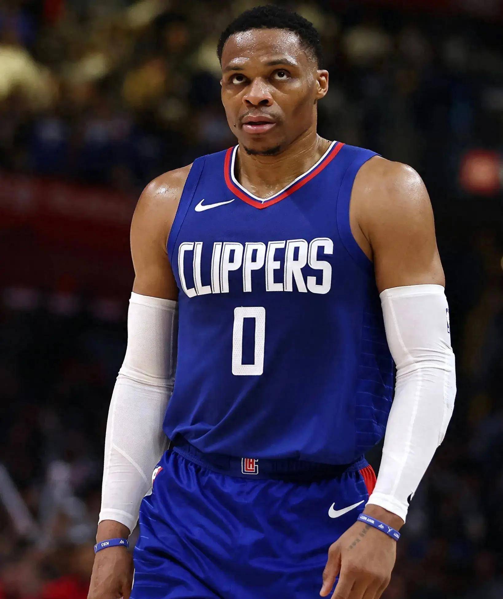 美媒体人：詹姆斯的球迷自然会成为湖人的球迷 这诱惑很难抵挡（美国媒体人称：支持詹姆斯者往往会转投湖人，这种吸引力难以抗拒）