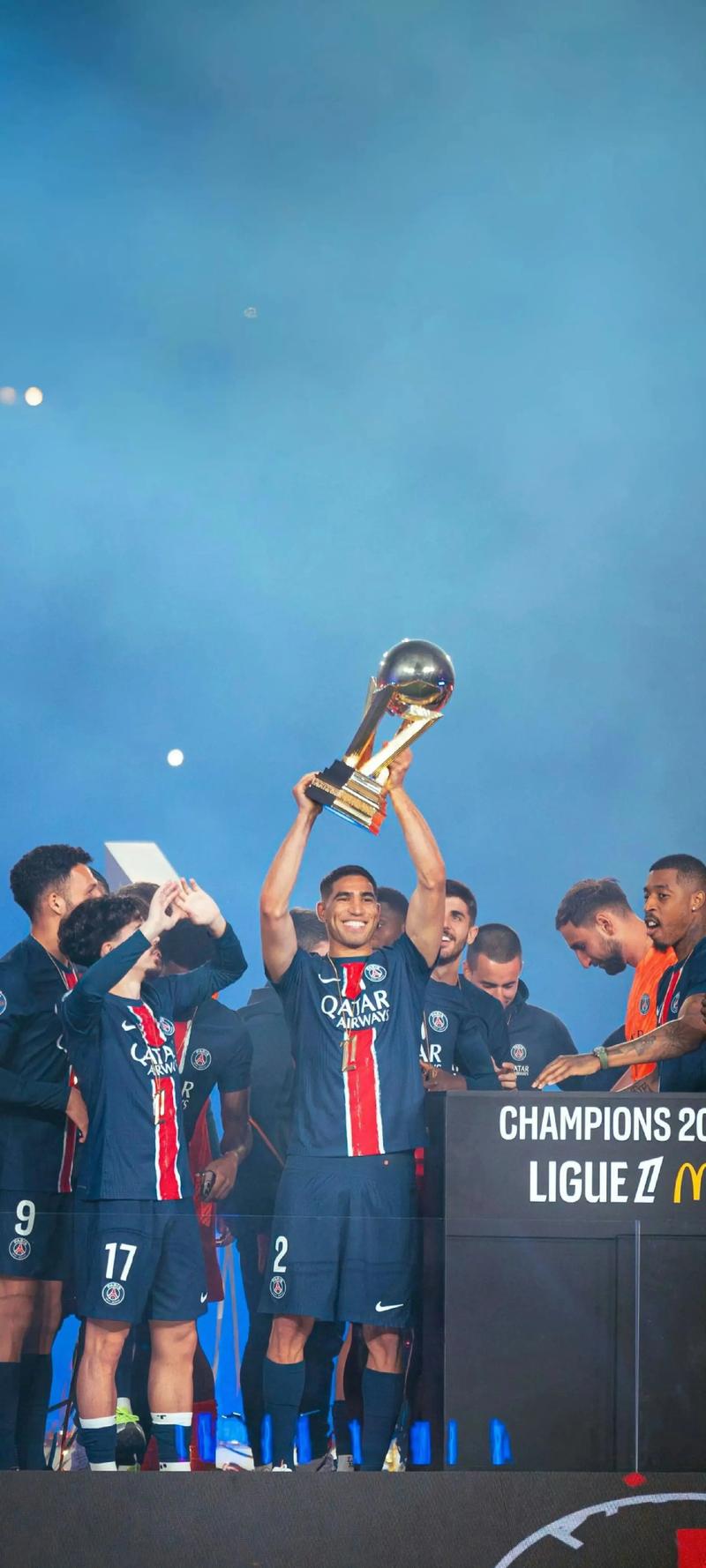 欧文快攻压哨上篮，全场沸腾（欧文压哨快攻上篮，引爆全场）