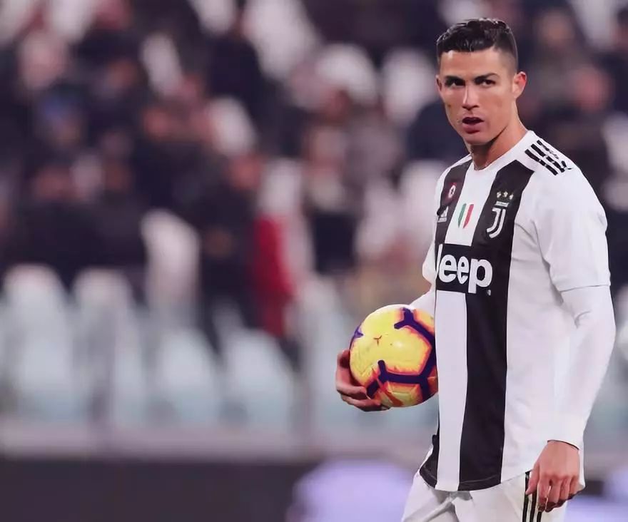 孔帕尼：不关注本菲卡与格雷罗的传闻，任何转会只会内部讨论（孔帕尼：不理会本菲卡、格雷罗传闻，转会议题只在内部讨论）