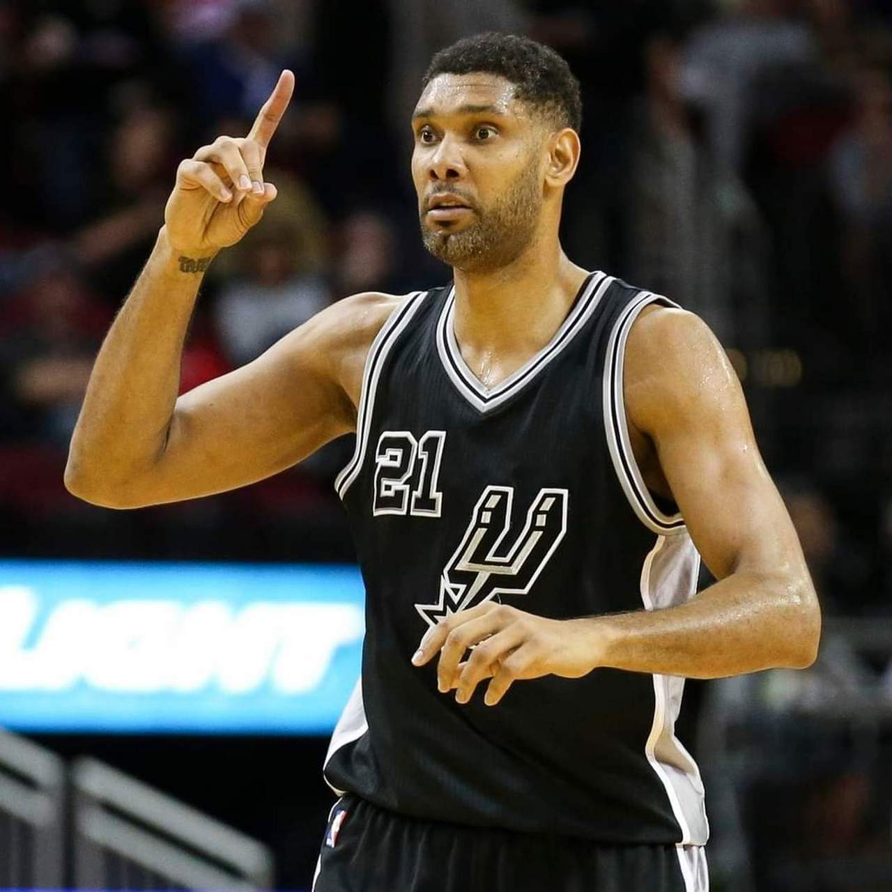 早日康复！西班牙人体育总监加拉加萨因急性心梗住院（西班牙人体育总监加拉加萨突发急性心肌梗死入院，祝早日康复）