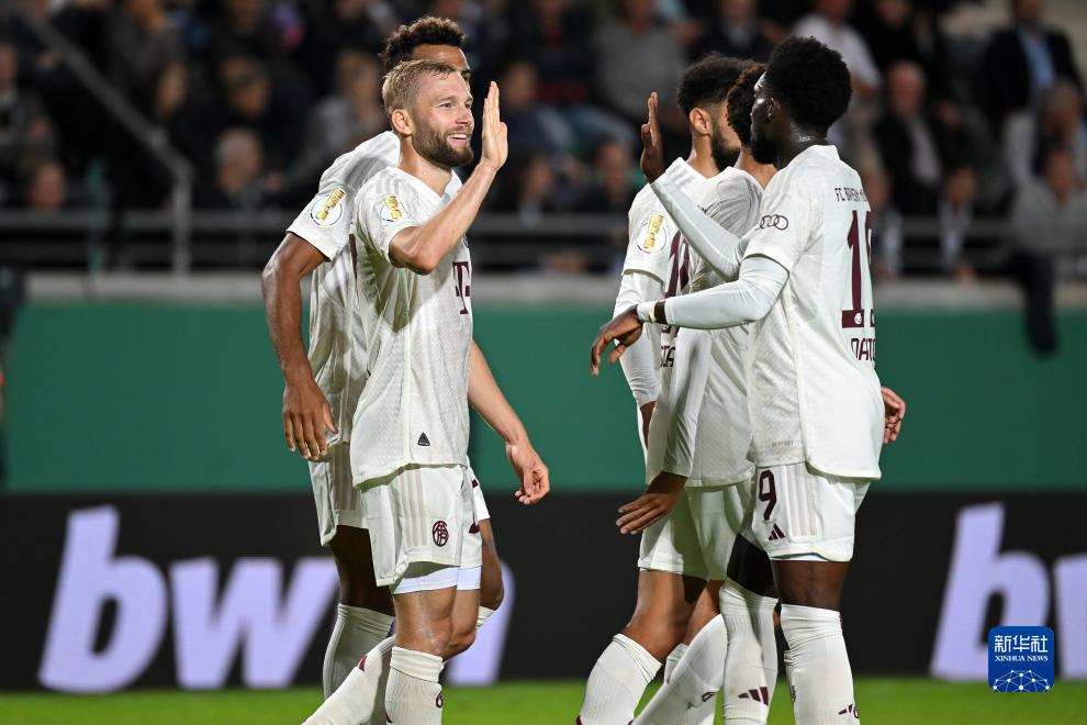 表现“两极分化”：回顾萨利巴上一次对阵拜仁的表现（萨利巴上次对阵拜仁表现回顾：起伏显著）