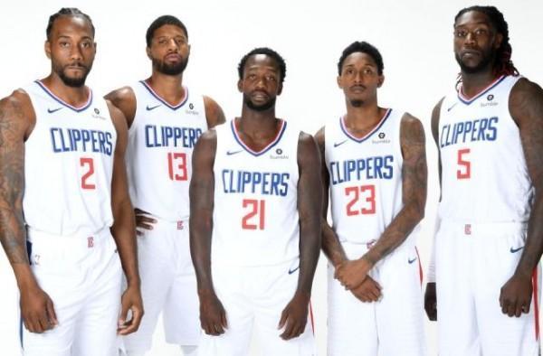 队报：卡马拉凶狠铲舍瓦利耶逃过红牌，裁判仅出示黄牌引争议（队报：卡马拉飞铲舍瓦利耶疑似红牌却仅吃黄牌，判罚引发争议）