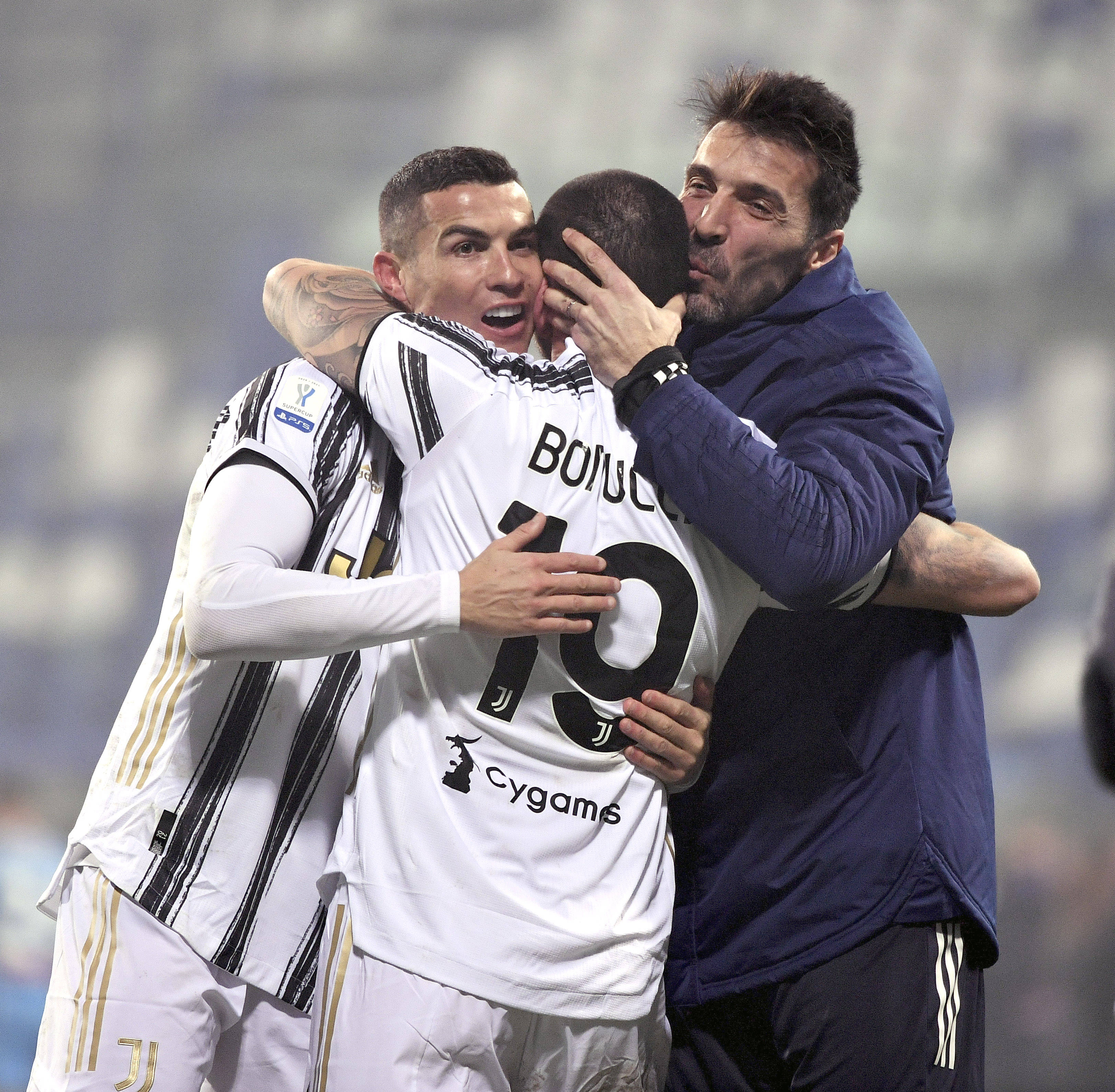 进攻相当高效！狄龙11中8&三分5中3拿到22分5板3助 首节独得12分（火力全开！狄龙11投8中、三分5投3中砍下22分5板3助，首节独取12分）