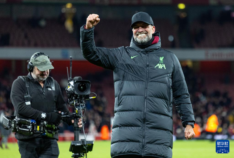 里弗斯直面流言：更衣室必受干扰，字母哥职业态度稳军心（里弗斯回应传闻：更衣室难免波动，字母哥的职业态度稳住全队）