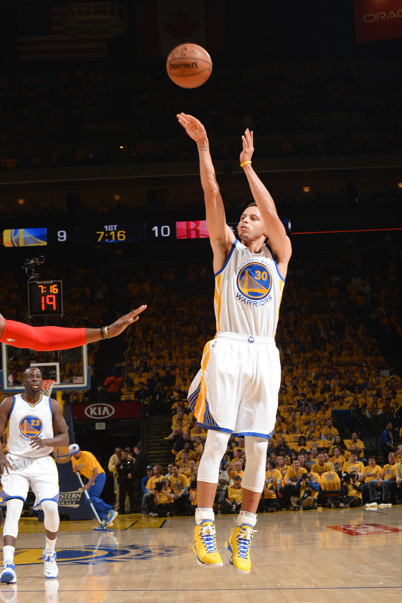 足球转会市场最新动态及趋势（足坛转会风向与趋势观察）