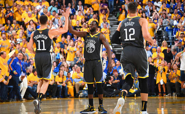 惨叫声不断，皇家阿维拉主帅发布会疑似对对手残疾新闻官施暴（发布会惊魂：惨叫声不断，皇家阿维拉主帅被指对对手残障新闻官施暴）