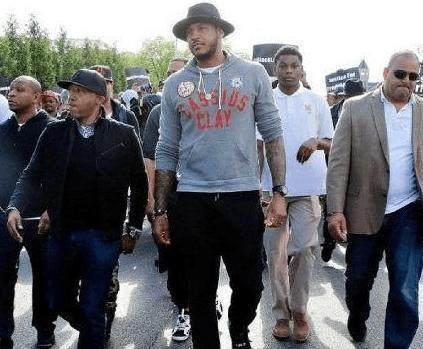 36人官方：拉科塞维奇遭遇禁赛缺席对阵国王，琼斯代替其出战（36人官宣：拉科塞维奇因禁赛缺席战国王，琼斯将顶替出战）