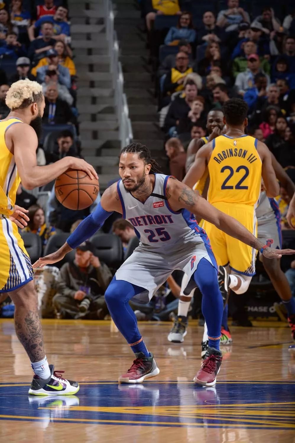 要离队？辽宁铁人外援姆本扎转发关于自己的转会传闻（去留成疑？辽宁铁人外援姆本扎转发涉己转会传闻）