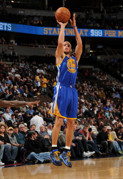 英媒：奥纳纳渴望重返曼联争夺一门，也不排除去英超其他球队（英媒称：奥纳纳盼回归曼联竞逐主力门将，亦不排除加盟英超其他球队）