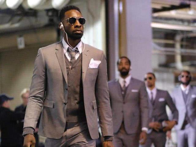 英超曼联和铁锤帮踢平，胖虎大力轰门式传球助攻达洛特种瓜得豆！（英超：曼联战平铁锤帮，胖虎炮弹式传球助达洛特建功）